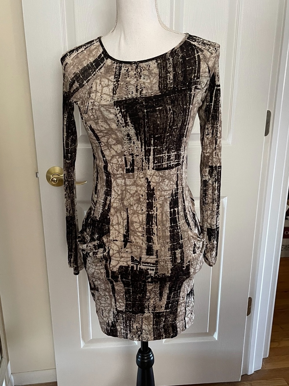 BCBGMAXAZRIA Abstract Print Long Sleeve Bodycon Dress in Black and Cream
